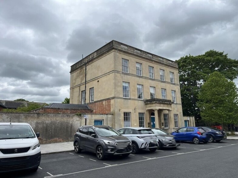 5 Roundstone St, Trowbridge for sale - Building Photo - Image 2 of 15