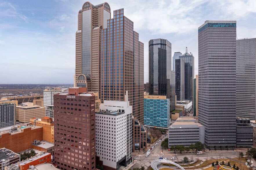 1700 Pacific Ave, Dallas, TX to rent - Building Photo - Image 2 of 4