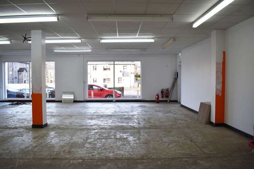 32 Thomas St, Ballymena to rent - Building Photo - Image 1 of 5