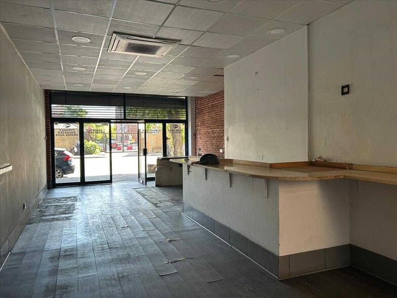 134 Hammersmith Rd, London to rent - Building Photo - Image 2 of 2