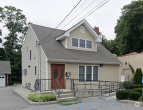 380 Larkfield Rd, East Northport, NY for sale Primary Photo- Image 1 of 1