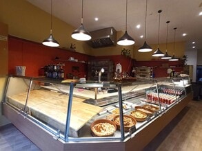 Retail in Barcelona, Barcelona to rent Interior Photo- Image 2 of 9