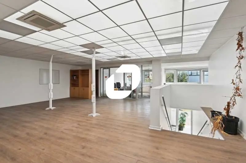 Vente Bureaux 365 m² - Photo 1