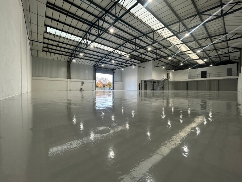 Slade Green Rd, Erith to rent - Building Photo - Image 2 of 9