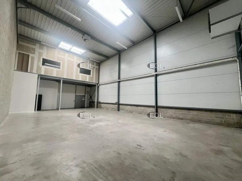 Industrial in Le Blanc-Mesnil to rent - Interior Photo - Image 3 of 9
