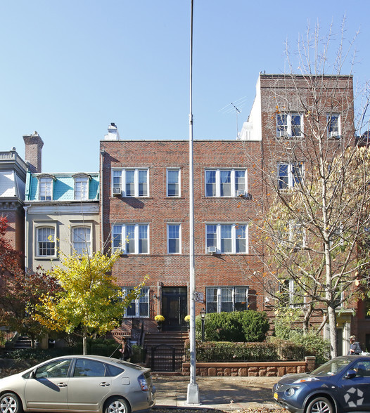 316 Clinton Ave, Brooklyn, NY for sale - Primary Photo - Image 1 of 1