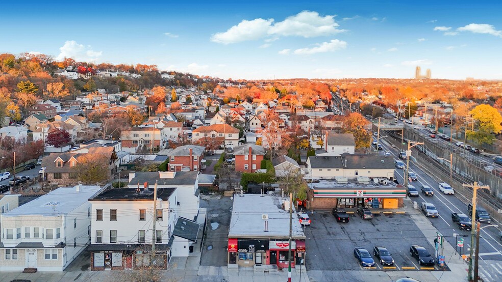 95-97 Lincoln Ave, Staten Island, NY for sale - Building Photo - Image 2 of 7