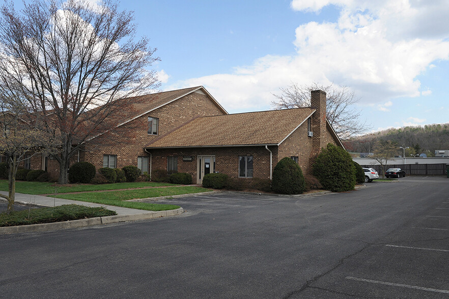 4370 Starkey Rd, Roanoke, VA for sale - Building Photo - Image 1 of 1