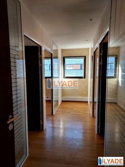 117 Rue Jean Marie Jacquard, Pertuis for sale - Interior Photo - Image 2 of 16