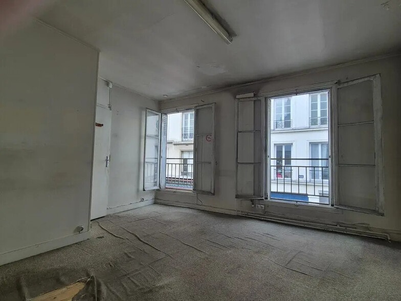 Build-to-Rent in Paris for sale - Building Photo - Image 2 of 6