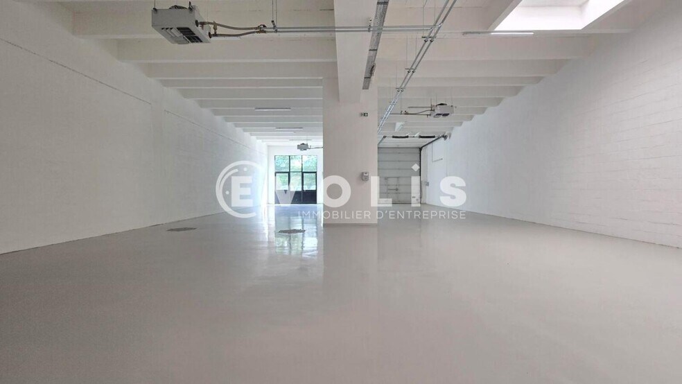 Light Industrial in Rungis to rent - Interior Photo - Image 2 of 10
