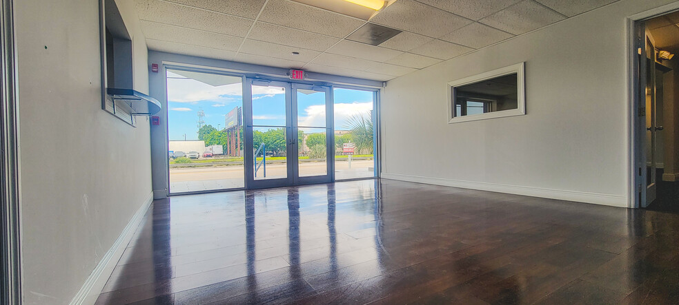 7332 NW 58th St, Miami, FL for rent - Interior Photo - Image 3 of 9