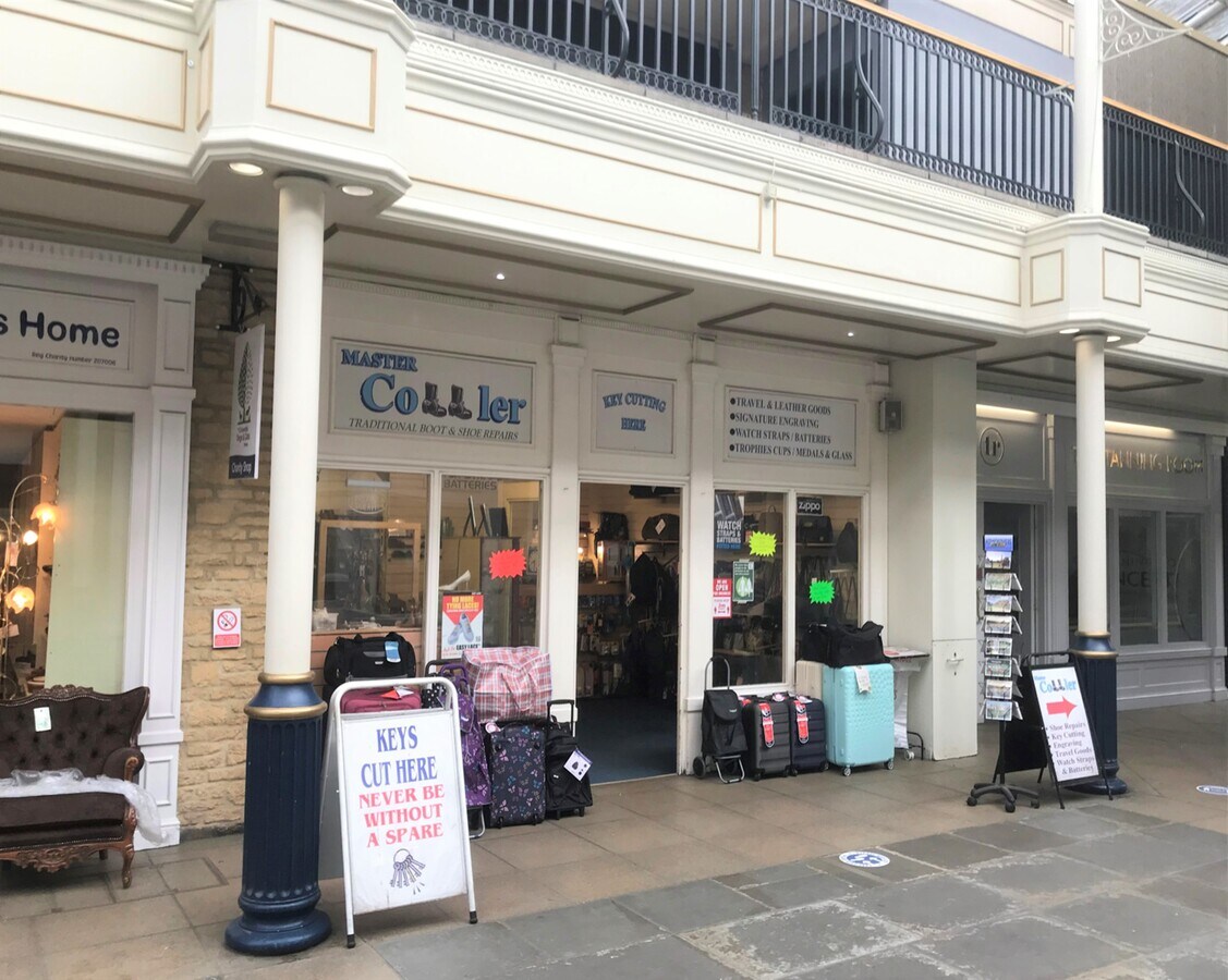 Cricklade St, Cirencester GL7 1JH UK