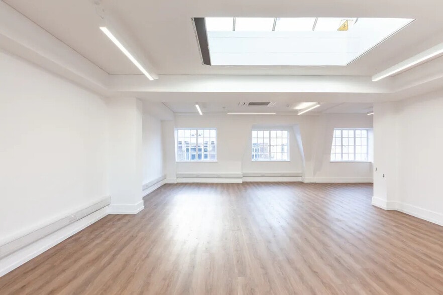 19 Margaret St, London to rent - Building Photo - Image 3 of 28