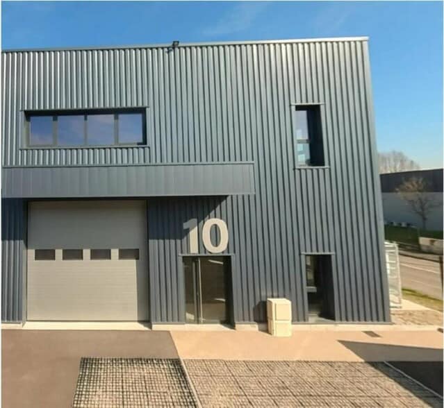 15 Rue Georges Charpak, Bourgoin-Jallieu to rent - Building Photo - Image 2 of 5