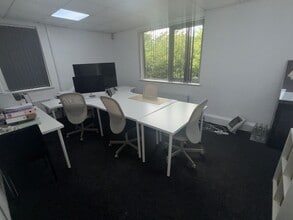 Bruntcliffe Way, Morley to rent Interior Photo- Image 2 of 7