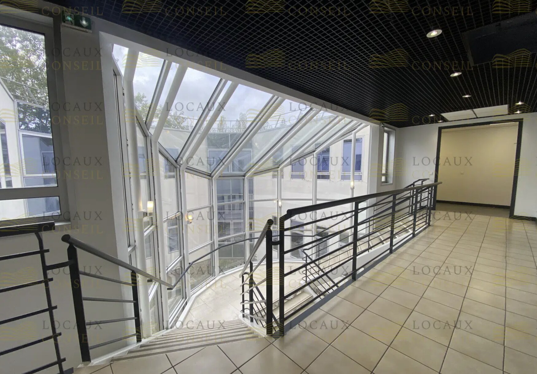 Office in Éragny to rent Primary Photo- Image 1 of 12