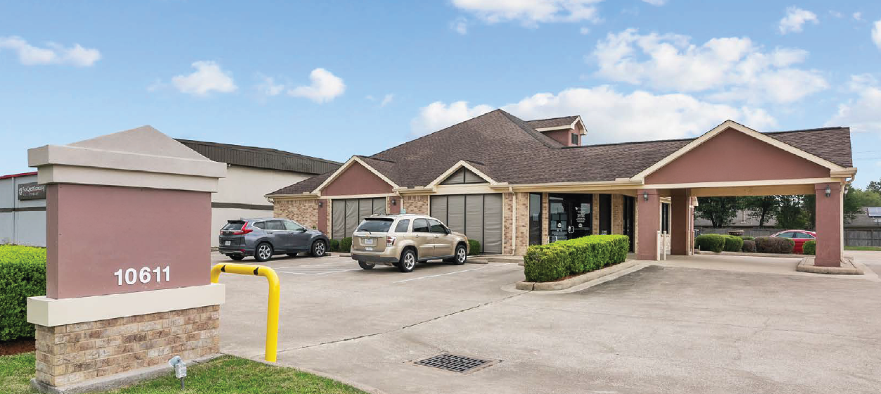 10611 W Fairmont Pky, La Porte, TX for rent Building Photo- Image 1 of 6