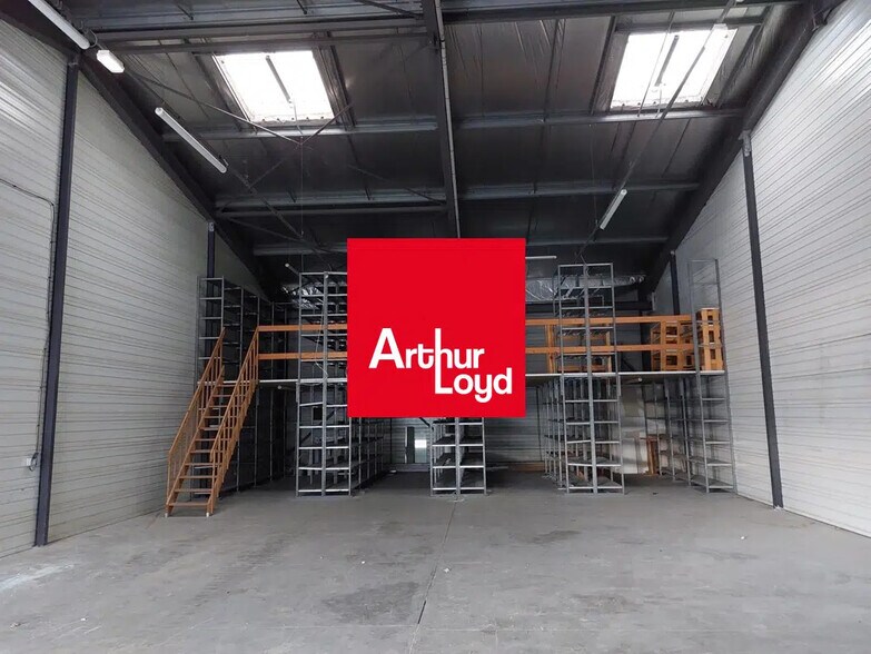Industrial in La Seyne-sur-Mer to rent - Interior Photo - Image 1 of 6