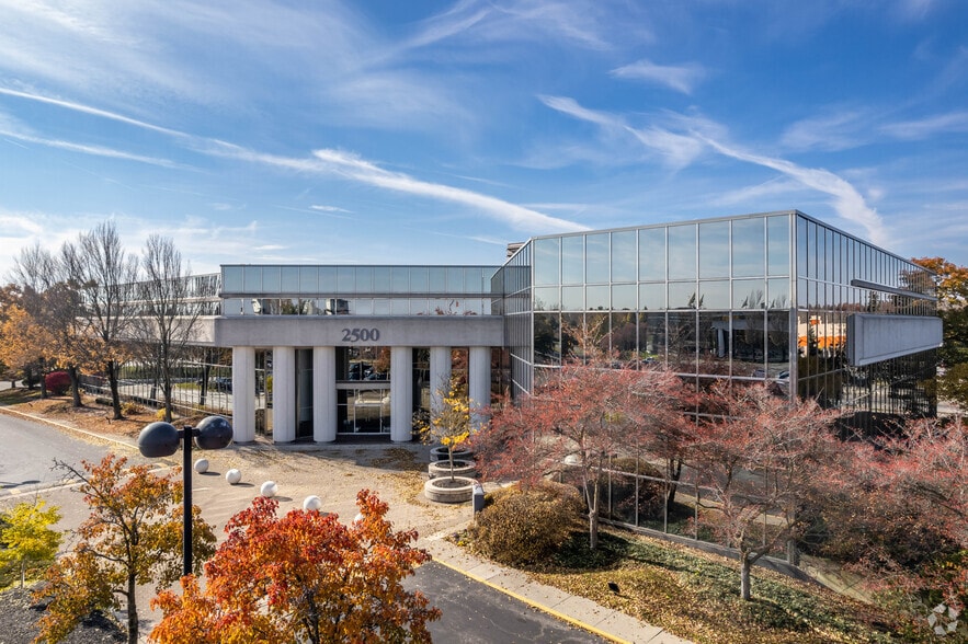 2500 Corporate Exchange Dr, Columbus, OH for sale - Building Photo - Image 1 of 23