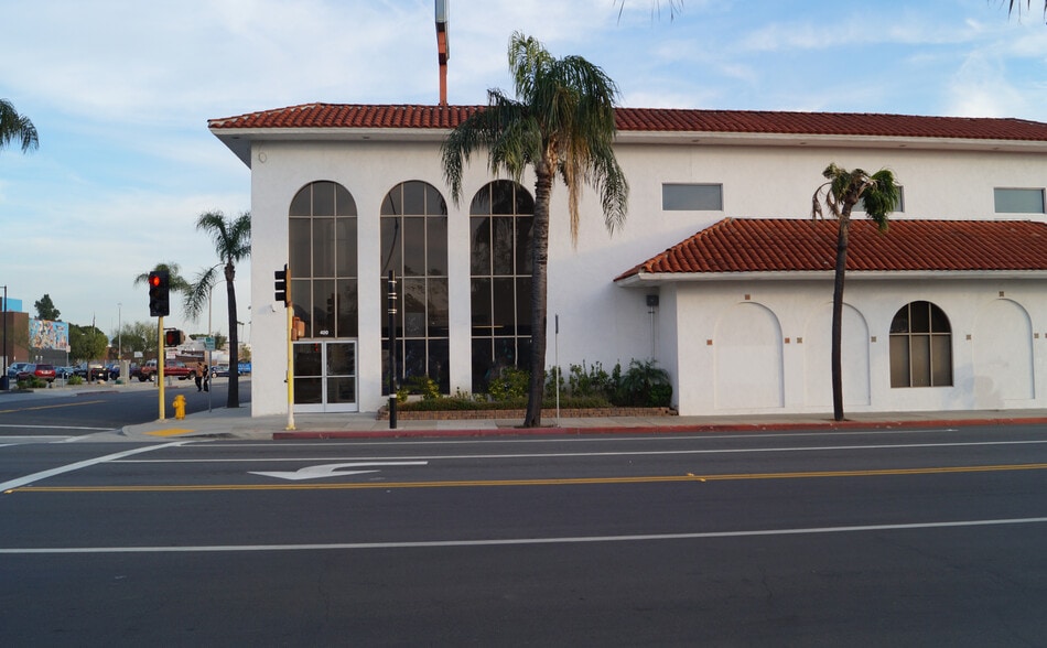 400 San Fernando Mission Blvd, San Fernando, CA to rent - Building Photo - Image 1 of 8