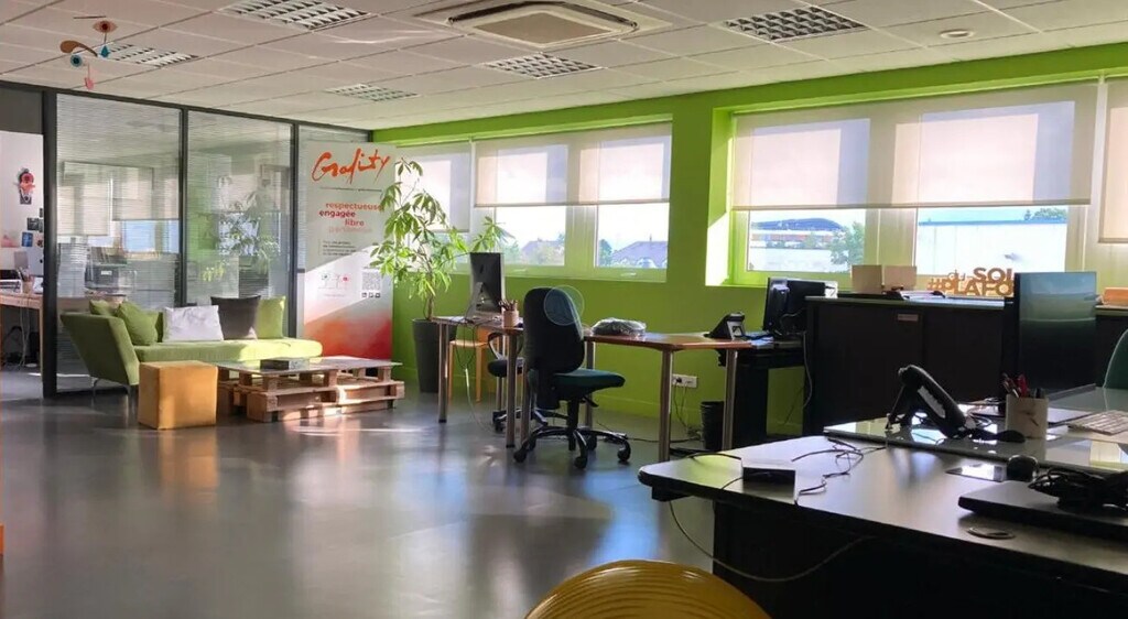 Location Bureaux 130 m² - Photo 1
