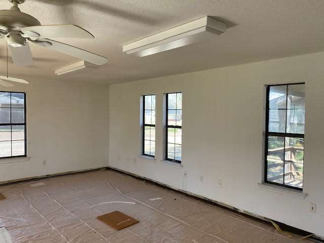 500 E Corsicana St, Athens, TX for rent - Interior Photo - Image 3 of 3