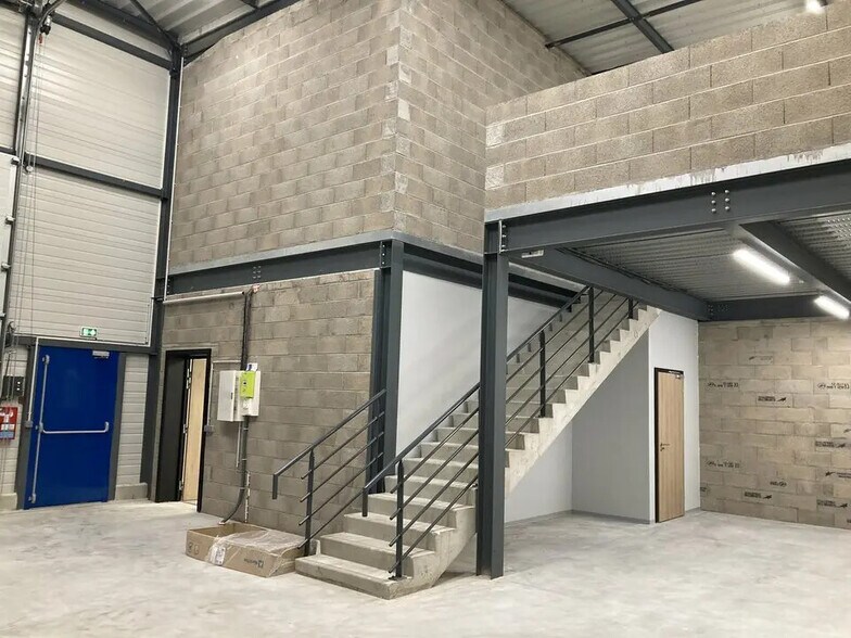 4 Rue Denis Papin, Illkirch-Graffenstaden to rent - Interior Photo - Image 3 of 11