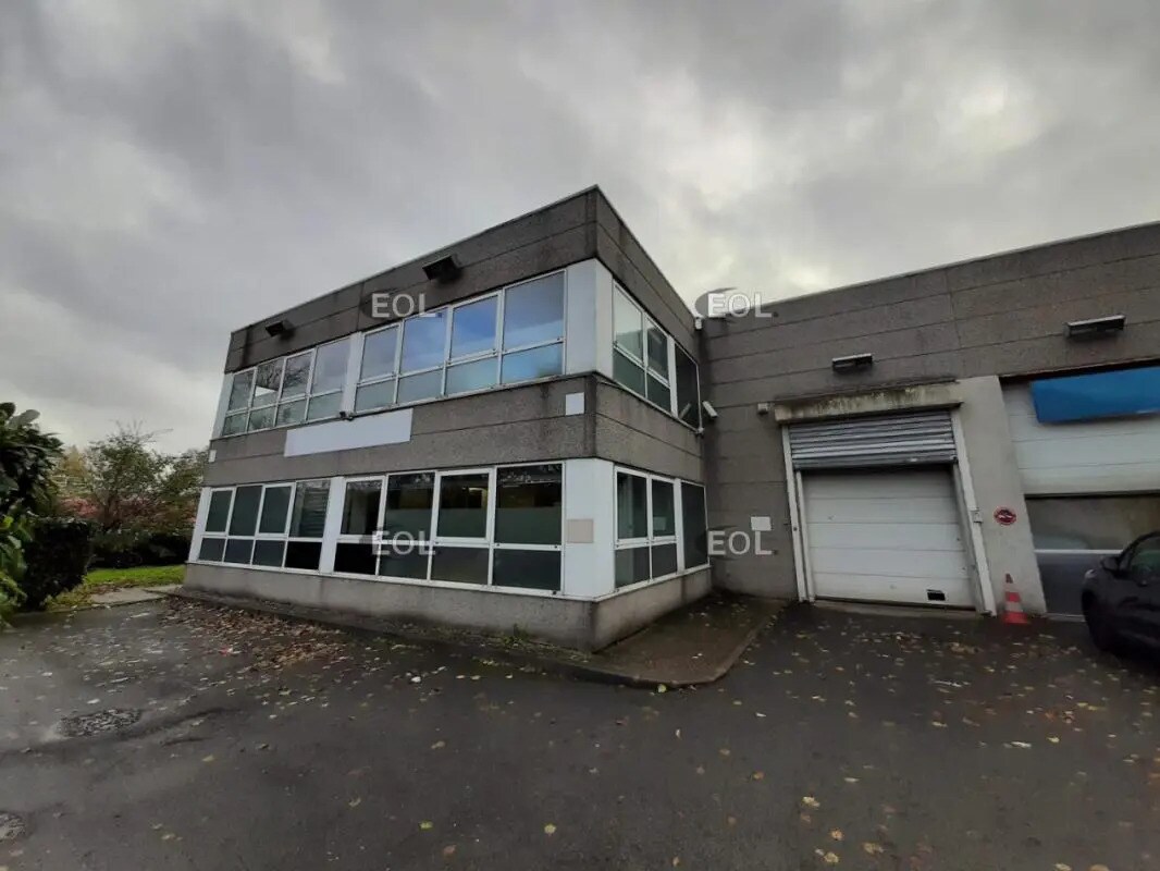 Light Industrial in Villejuif to rent Building Photo- Image 1 of 12
