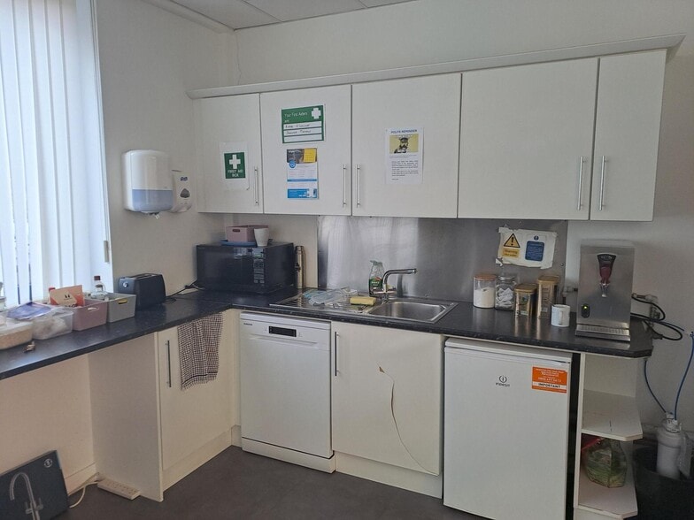 John Tate Rd, Hertford to rent - Building Photo - Image 3 of 4