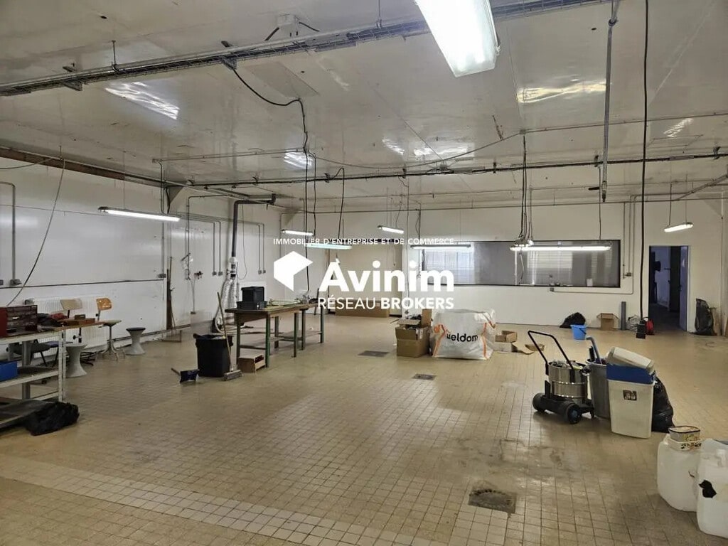 Location Entrepôt 1 500 m² - Photo 1