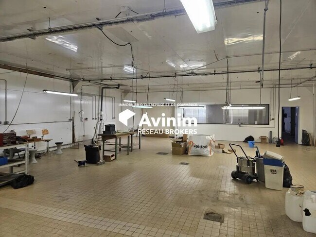 Location Entrepôt 1 500 m²