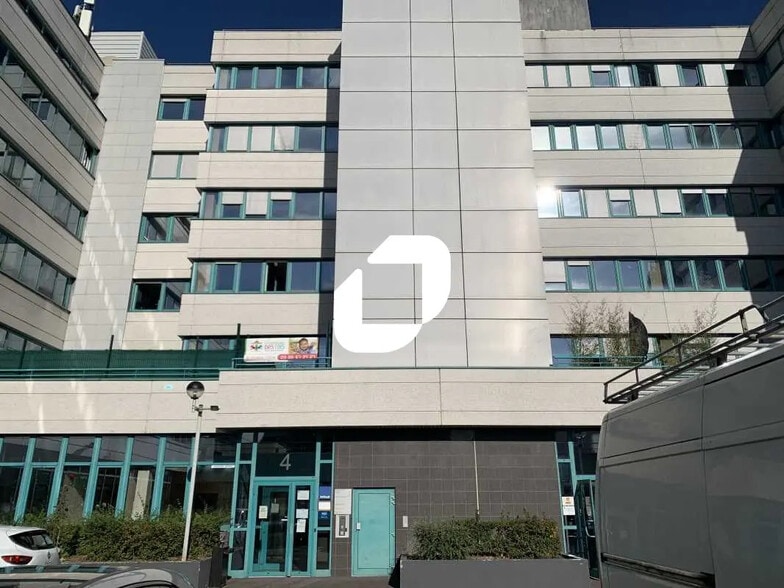 Office in Massy to rent - Building Photo - Image 1 of 12