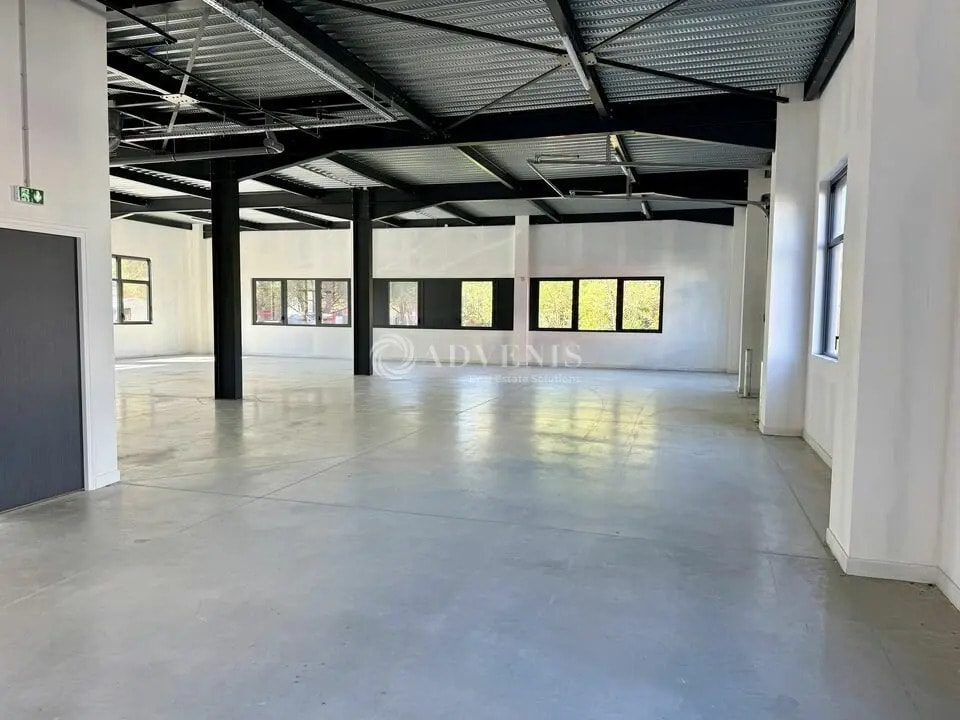 Light Industrial in Dardilly to rent Interior Photo- Image 1 of 13