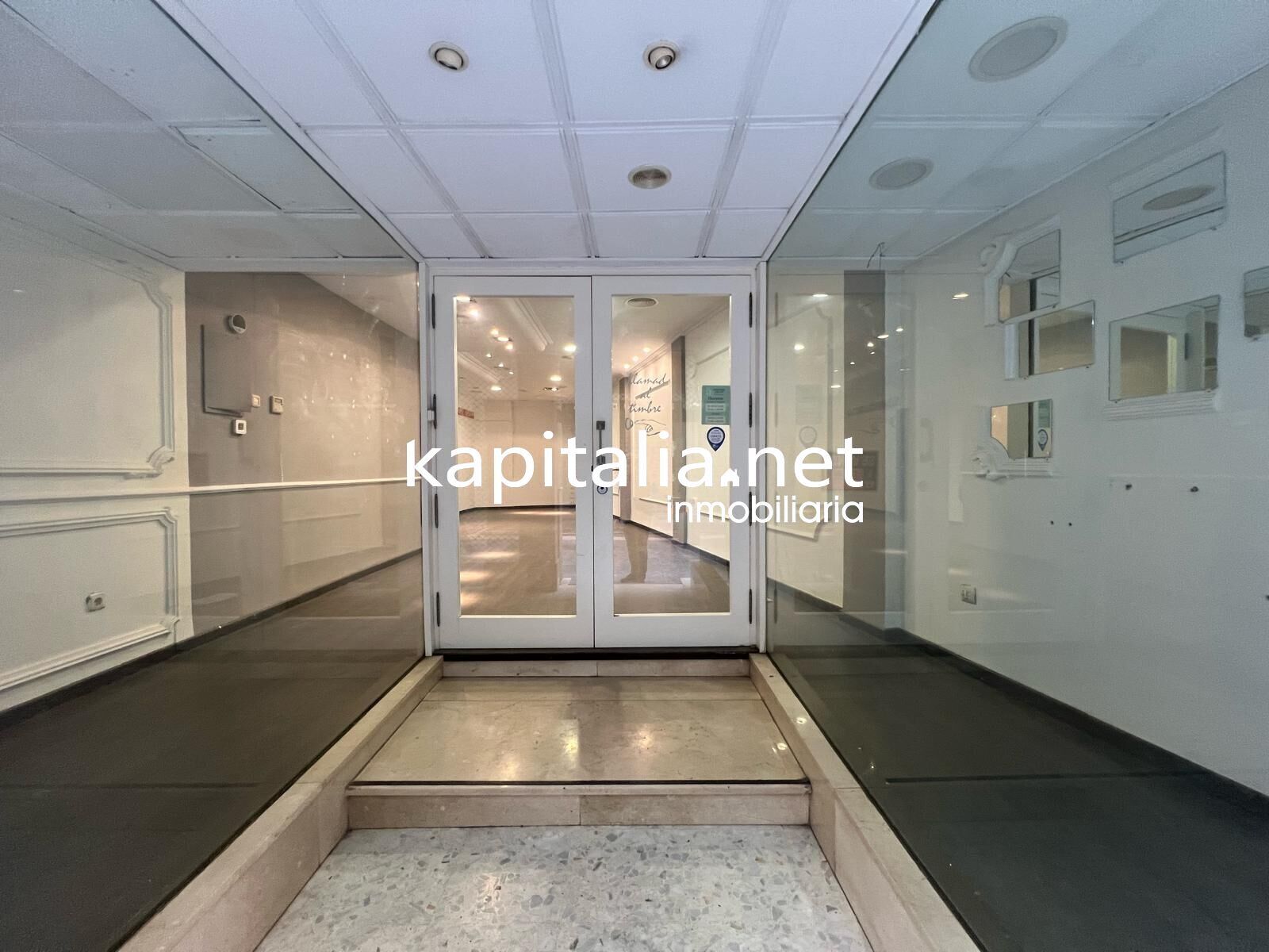 Retail in València, Valencia for sale Building Photo- Image 1 of 16