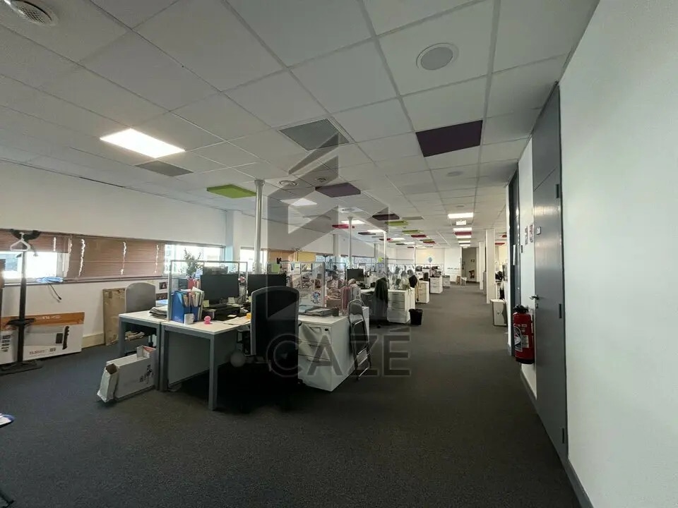 Location Bureaux 564 m² à 1 135 m² - Photo 1