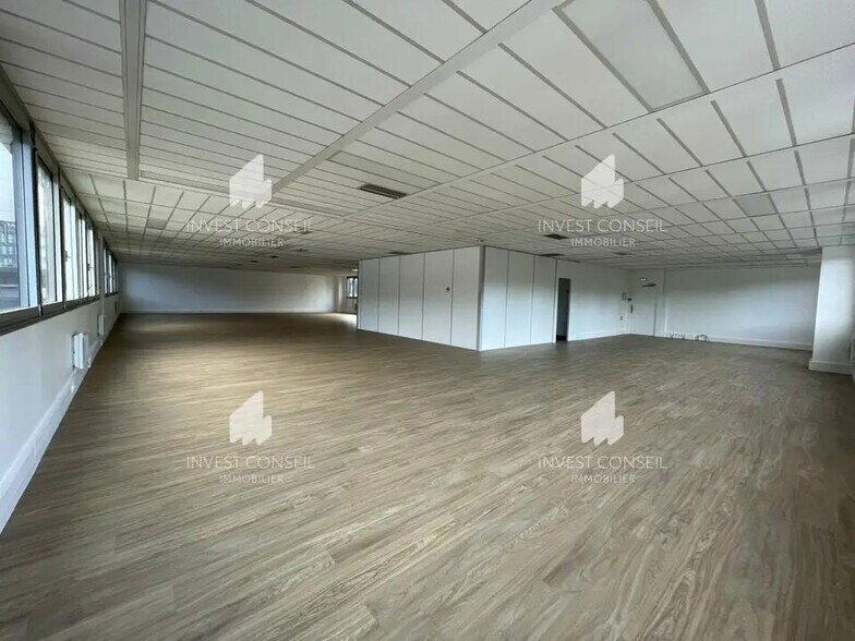 Light Industrial in Gennevilliers to rent - Building Photo - Image 3 of 9