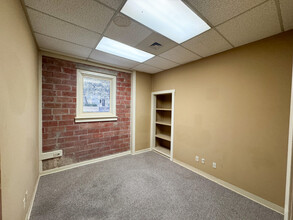 500 N Main Ave, San Antonio, TX for rent Interior Photo- Image 1 of 4