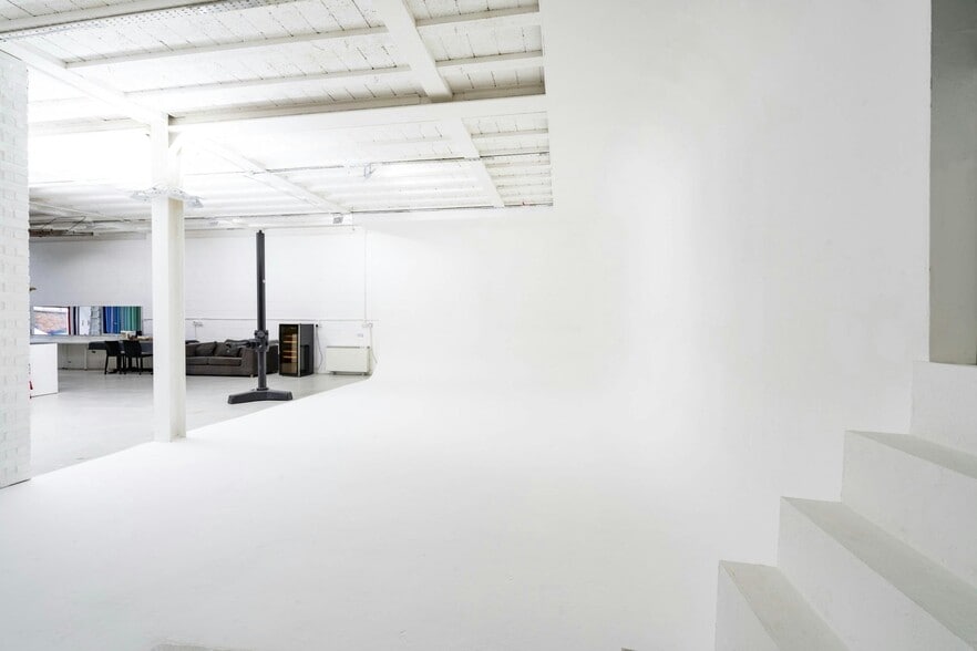 1-1A Cullen Way, London to rent - Building Photo - Image 2 of 6