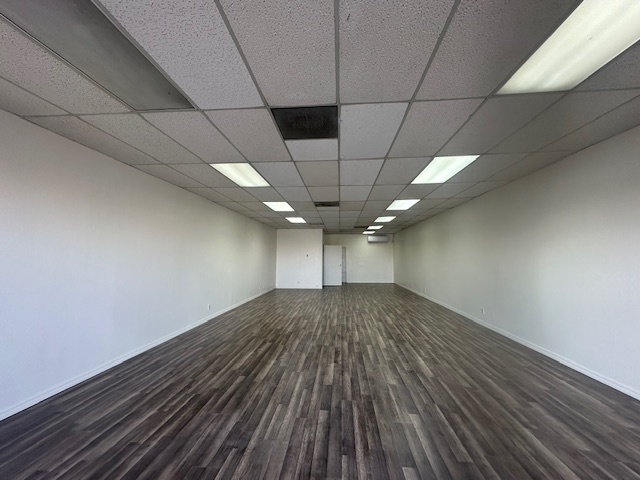 15885-100 Main St, Hesperia, CA for rent - Interior Photo - Image 2 of 9