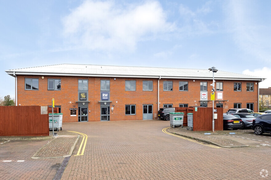 Ashton Rd, Romford for sale - Primary Photo - Image 1 of 1