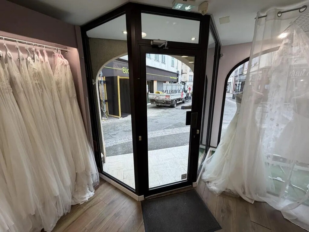 Vente Commerce 120 m² - Photo 1