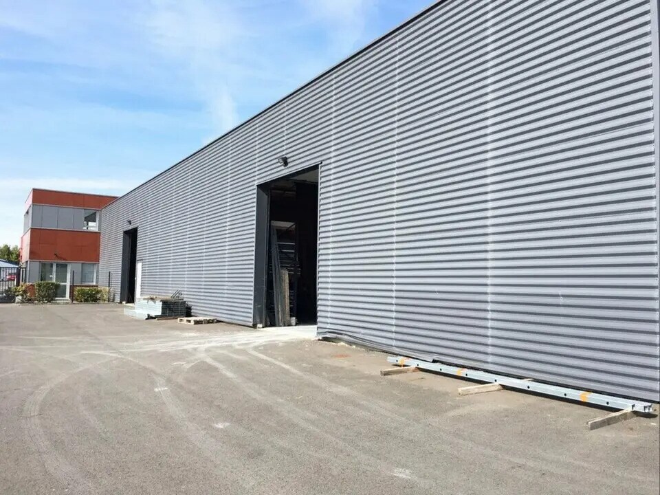 Location Local d'activités 531 m² - Photo 1