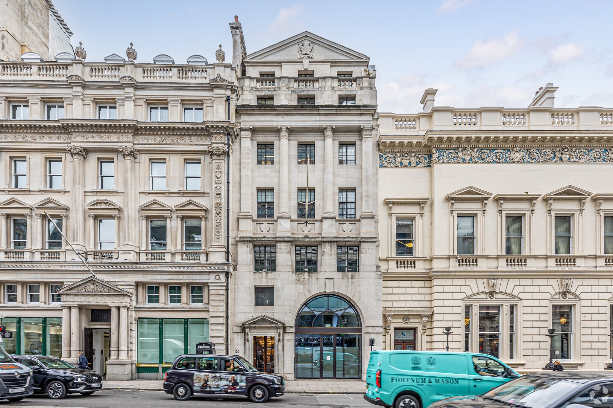 120-121 Pall Mall, London for sale Primary Photo- Image 1 of 1
