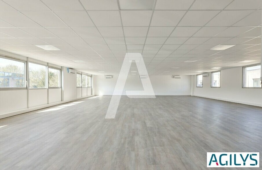 3-7 Avenue Des Frères Lumiers, Villiers-sur-Marne to rent - Interior Photo - Image 2 of 8