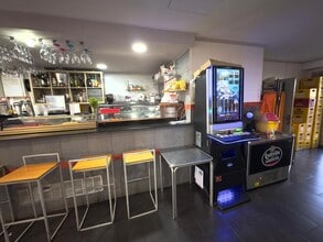 Retail in Barcelona, Barcelona to rent Interior Photo- Image 2 of 12