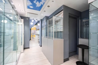 5 Cathedral Ln, Truro to rent Interior Photo- Image 2 of 3