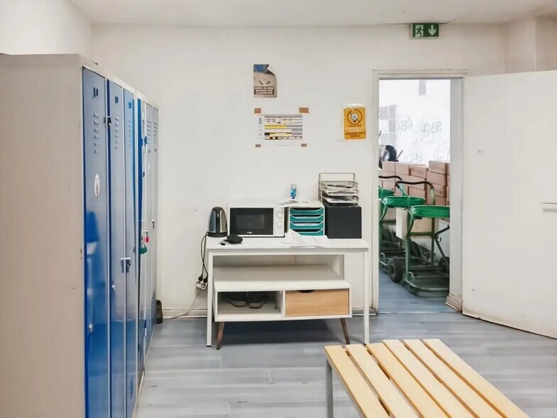 Office in Vincennes for sale - Building Photo - Image 2 of 4