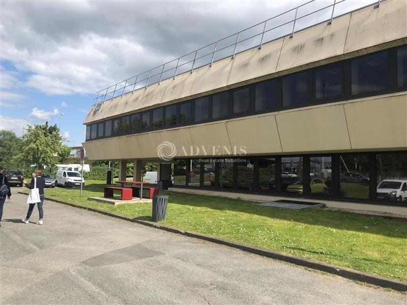Office in Roissy-en-France to rent Building Photo- Image 1 of 9