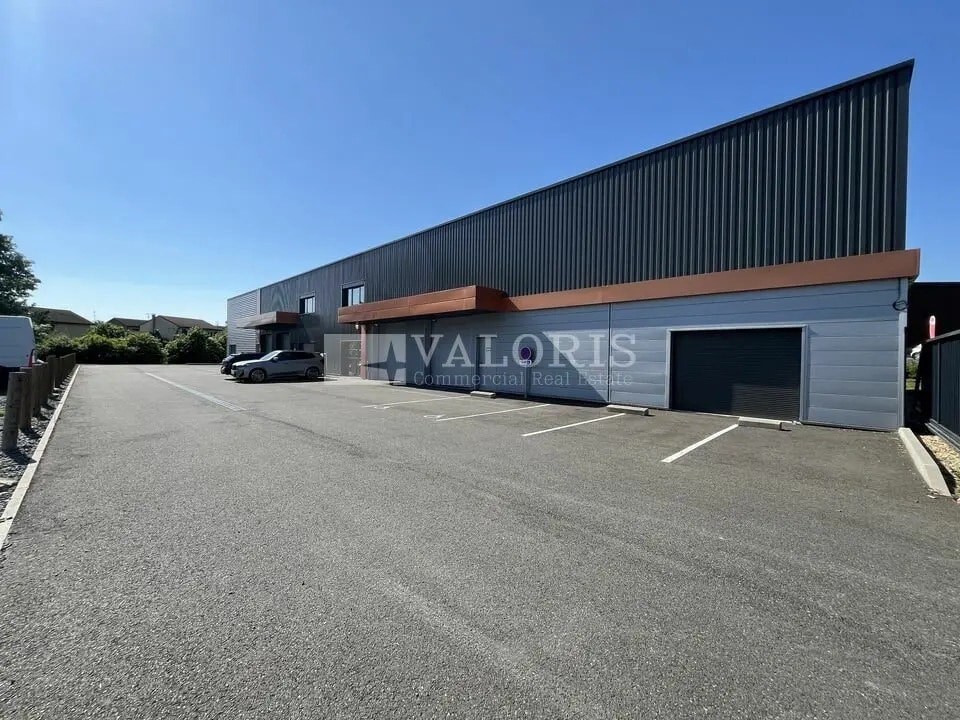 Location Local d'activités 220 m² - Photo 1